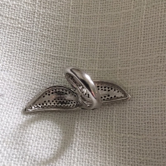 White and Black Sapphire Cocktail Ring - Picture 3 of 3